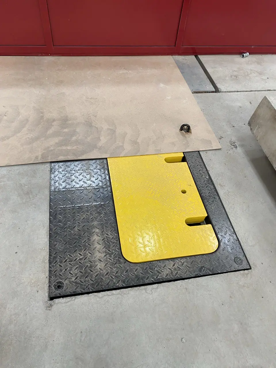 Изготовление и монтаж подьемных распределительных установок для обслуживания летательных аппаратов